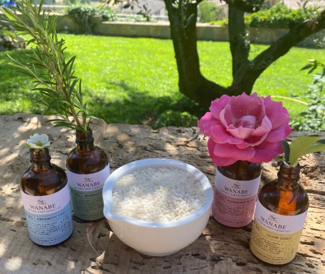 Il potere dei tonici con idrolati e acqua di riso fermentata