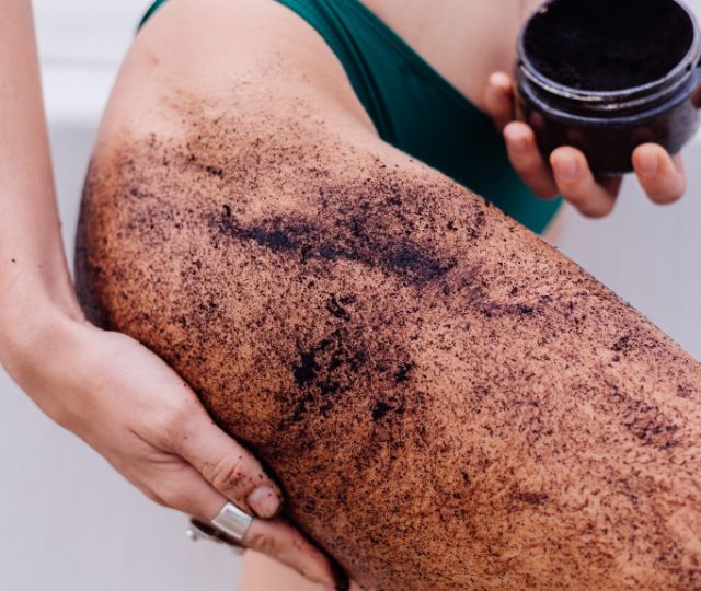 Esfoliazione viso e corpo: cos’è, a cosa serve e perché è fondamentale per la tua pelle