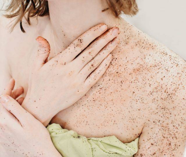 A cosa serve lo scrub e come farlo nel modo corretto