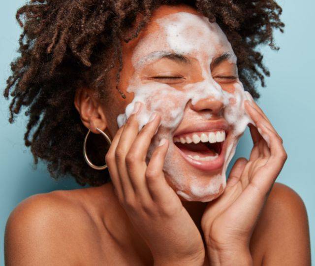 Come struccarsi nel modo corretto e perché è importante